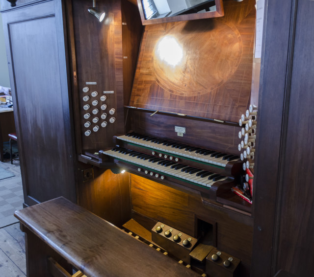 Organ console, St Giles' church, Lincoln