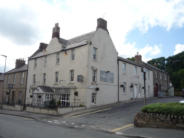 The Castle Hotel, Coldstream © JThomas cc-by-sa/2.0 :: Geograph Britain ...