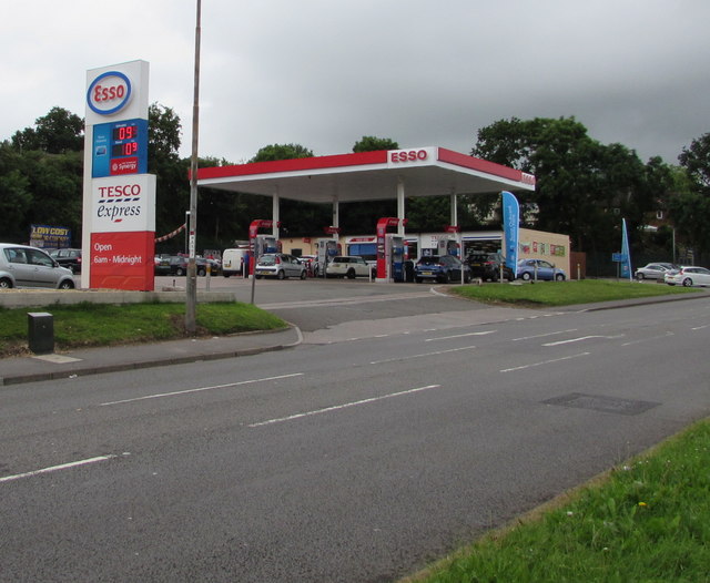 Esso filling station, Chepstow Road,... © Jaggery cc-by-sa/ :: Geograph  Britain and Ireland