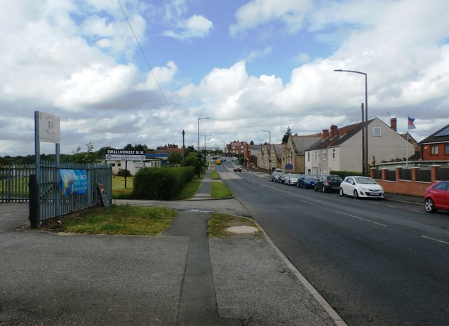 Rotherham Road in Swallownest © Jonathan Clitheroe cc-by-sa/2.0 ...