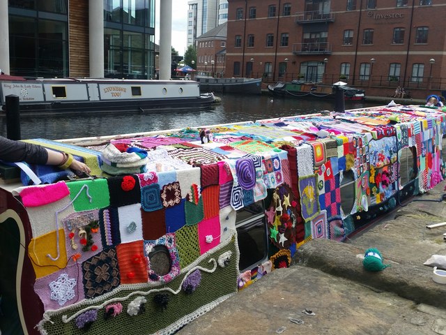 The knitted narrowboat, Leeds Waterfront Festival 2016
