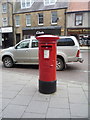 Elizabeth II postbox on Bondgate Within, Alnwick