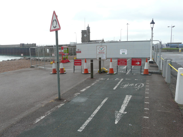 Closure of footpath and cycleway on Esplanade