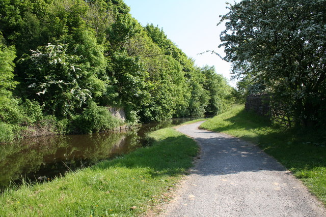 Leeds and Liverpool Canal:  Site of Banks Bridge