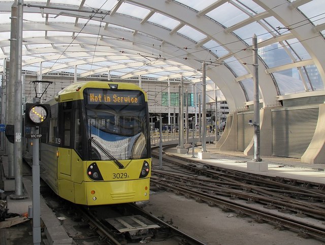 Metrolink tram, Manchester Victoria