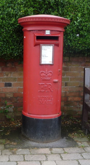 Elizabeth II postbox on Leake Road,... © JThomas cc-by-sa/2.0 ...