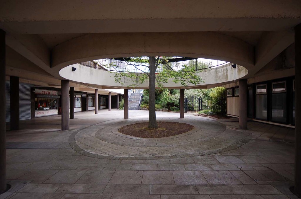 motherwell-civic-centre-louise-harris-cc-by-sa-2-0-geograph