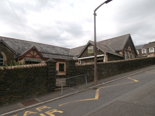 Porth Infant School © John Lord cc-by-sa/2.0 :: Geograph Britain and ...