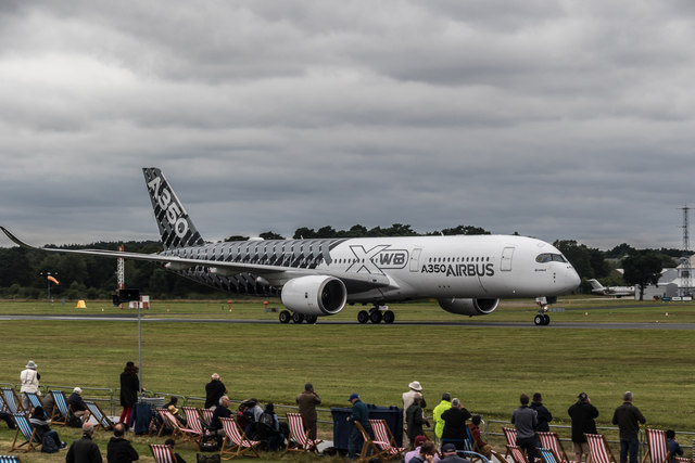Airbus A350 Landing at Farnborough