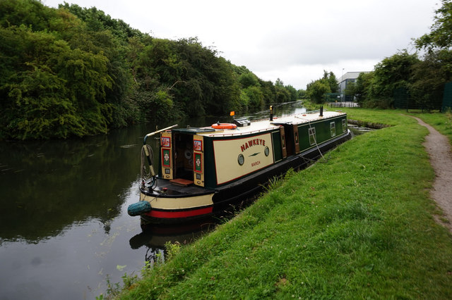 canal-boat-hawkeye-ian-s-cc-by-sa-2-0-geograph-britain-and-ireland