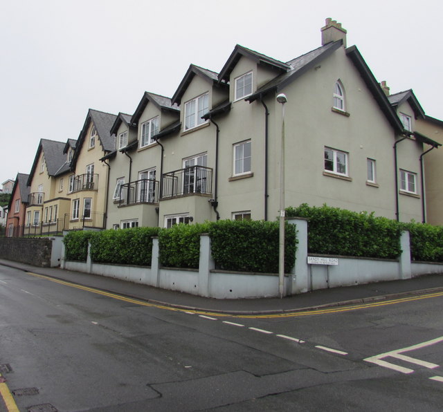 Rhodewood, Saundersfoot © Jaggery ccbysa/2.0 Geograph Britain and