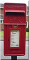 SK4420 : Elizabeth II postbox on Sadlers Wells, Belton by JThomas