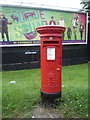 Elizabeth II postbox on London Road