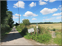SU3666 : Private road used as a public path by Des Blenkinsopp