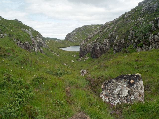 Minor path to Loch Dubh Braigh a' Ghlinne