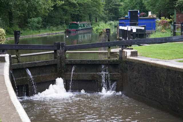 Pyrford Lock in operation