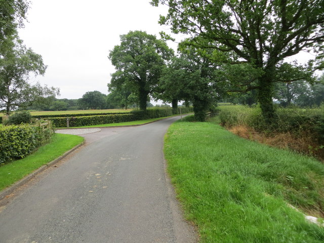 Drointon Lane near the entrance to Normanswood Farm