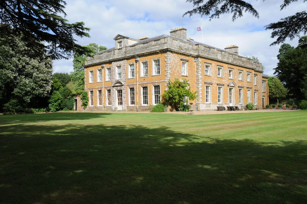 Farnborough Hall © Philip Halling cc-by-sa/2.0 :: Geograph Britain and ...