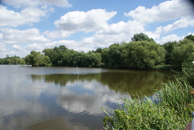 View Across The Boating Lake In Roding © Robert Lamb Cc-by-sa 2.0 