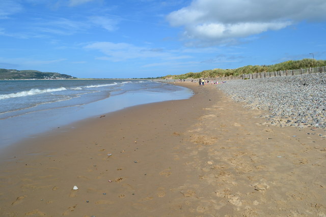 Beach view at Conwy Morfa © David Martin :: Geograph Britain and Ireland