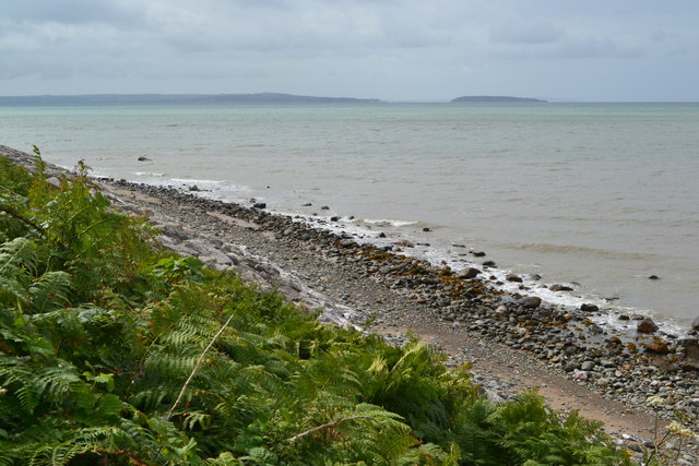 Shore view towards Anglesey and Puffin... © David Martin cc-by-sa/2.0 ...