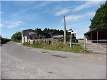 ST3946 : Farm buildings on Little Moor Road by Roger Cornfoot