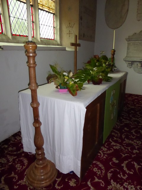St. Margaret, Topcroft: altar