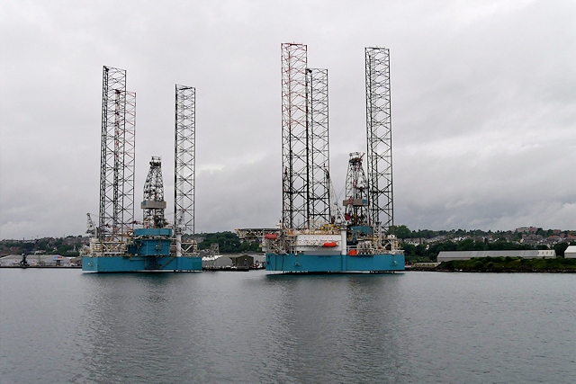 Dundee Docks, Drilling Rigs at Prince... © David Dixon cc-by-sa/2.0