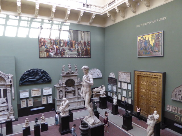 A fascinating visit to the Victoria and Albert Museum (b)