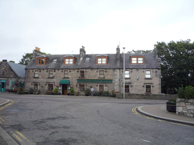 The Sutherland Inn, Brora © Jthomas Cc-by-sa 2.0 :: Geograph Britain 