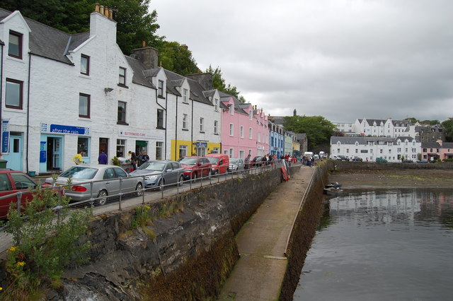 Portree harbour wall