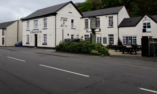 Crown & Sceptre Inn, © Jaggery :: Geograph Britain And Ireland