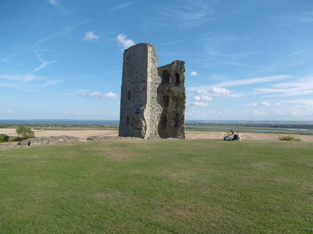 The south-east tower of Hadleigh Castle © Marathon cc-by-sa/2.0 ...