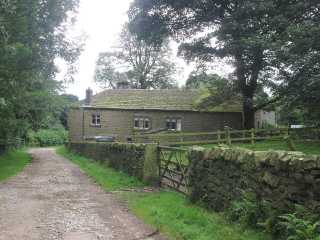 Approaching Hollingwoorth Hall Farm