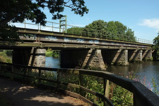 Railway bridge over the Dart © Derek Harper :: Geograph Britain and Ireland