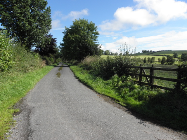 Creevelough Road © Kenneth Allen cc-by-sa/2.0 :: Geograph Ireland