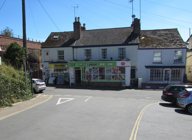 Central Store And Post Office, Lympstone © Jaggery Cc-by-sa 2.0 