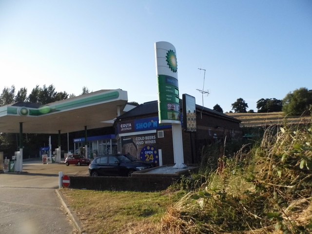 Bp Garage On Bath Road Woolhampton C David Howard Geograph