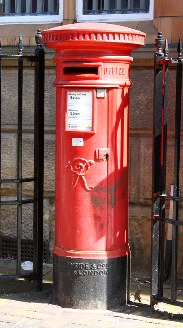 Victorian postbox on High Street, Hull