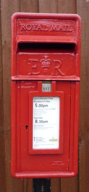 Close up, Elizabeth II postbox on Lambert Road, Uttoxeter