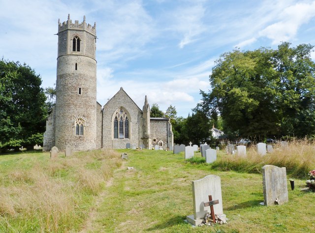 The Western end of St. Mary's church,... © Derek Voller cc-by-sa/2.0 ...