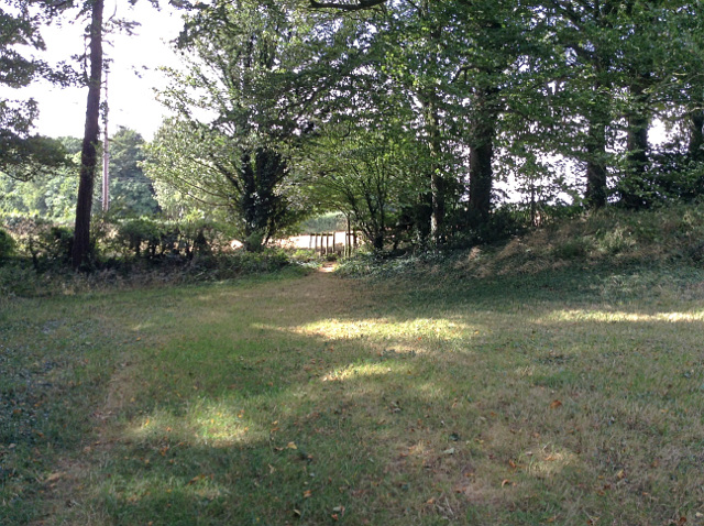 Sutton Court to Maydensole path at Roman Road