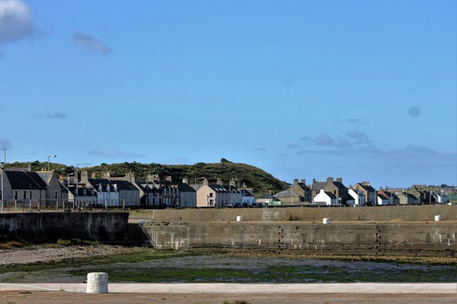 Harbour Wall © Andrew Wood cc-by-sa/2.0 :: Geograph Britain and Ireland