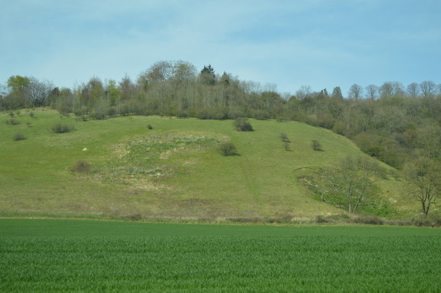 Scarp slope © N Chadwick cc-by-sa/2.0 :: Geograph Britain and Ireland