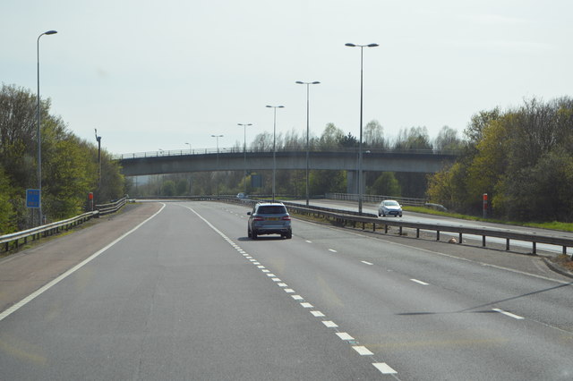 J5, M25 © N Chadwick cc-by-sa/2.0 :: Geograph Britain and Ireland