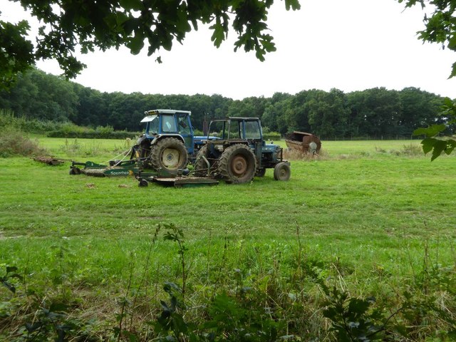 Tractors at Buscot