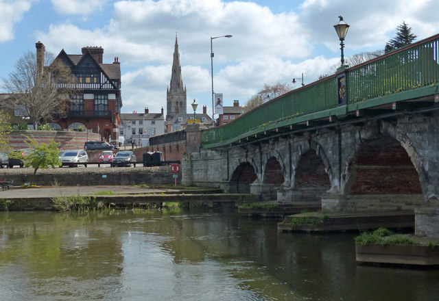 Trent Bridge crossing the River Trent © Mat Fascione cc-by-sa/2.0 ...