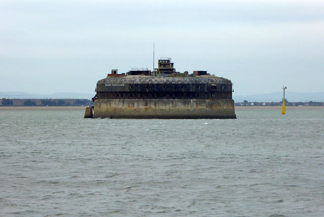 Horse Sand Fort © Robin Webster cc-by-sa/2.0 :: Geograph Britain and ...