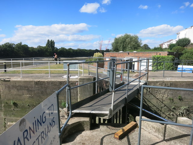 Thames Path on the Lock Gate