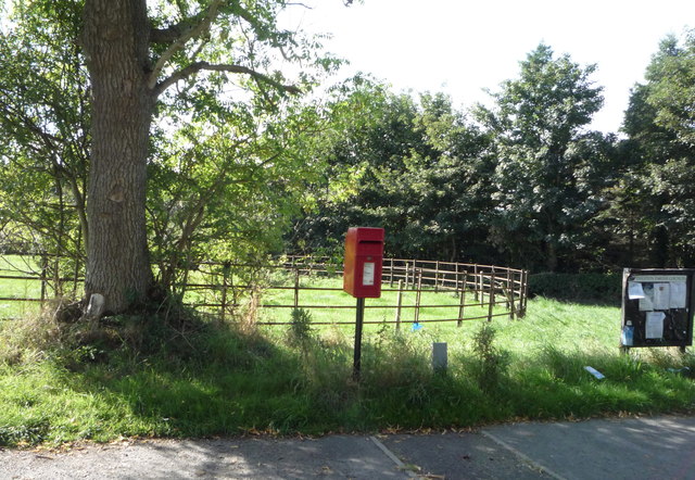 Elizabeth II postbox, Cumdivock